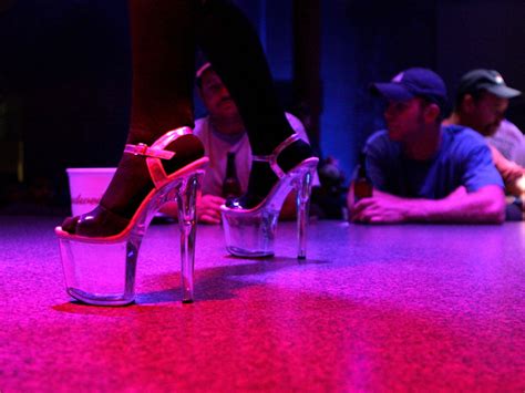 Striptease/Lapdance Finde eine Prostituierte Triesen